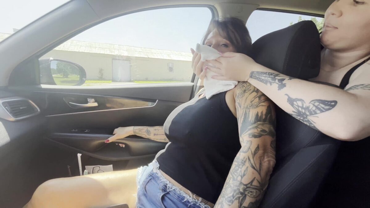 Emilia in the bad uber driver - Image 2